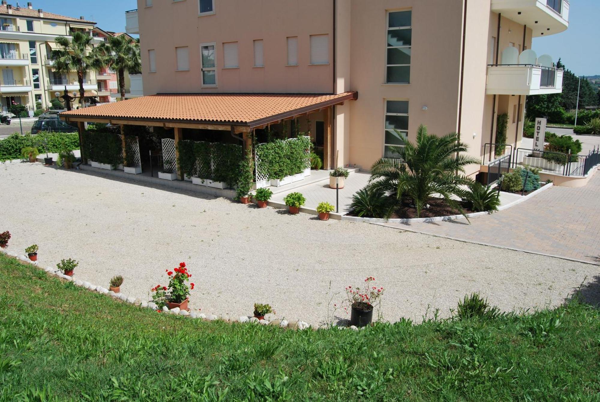 Eu Ropa Hotel Nereto Exteriör bild