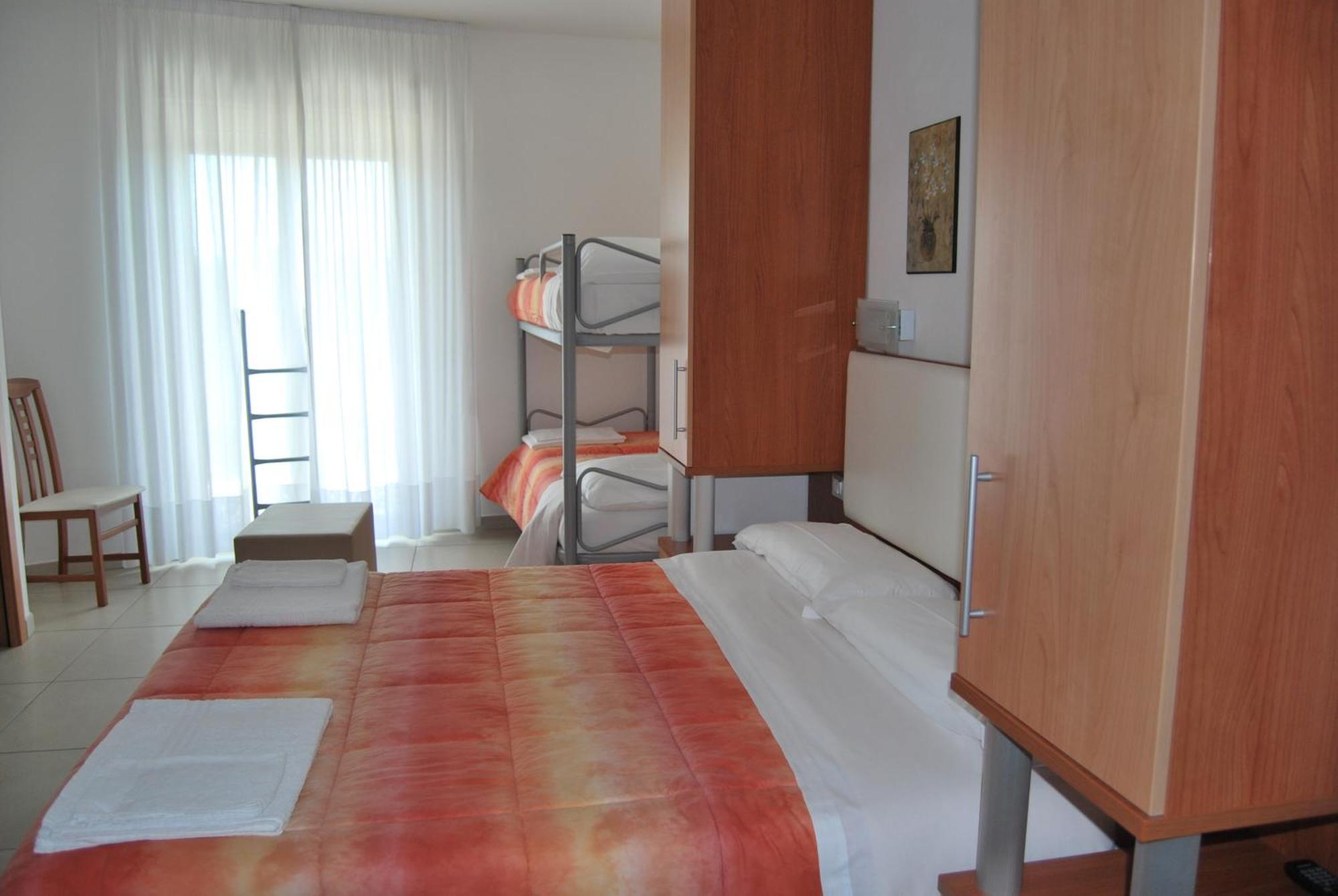 Eu Ropa Hotel Nereto Exteriör bild