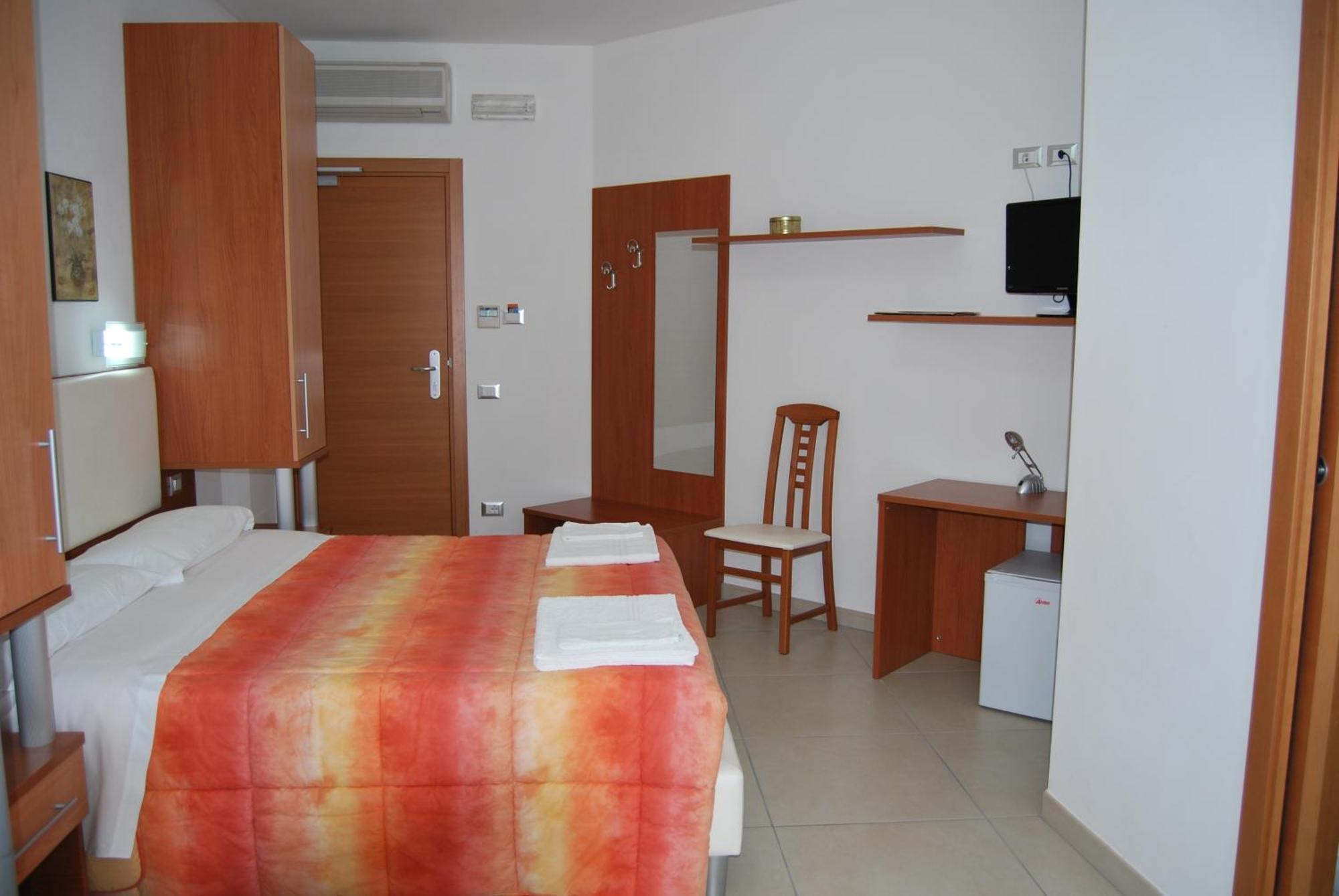 Eu Ropa Hotel Nereto Exteriör bild
