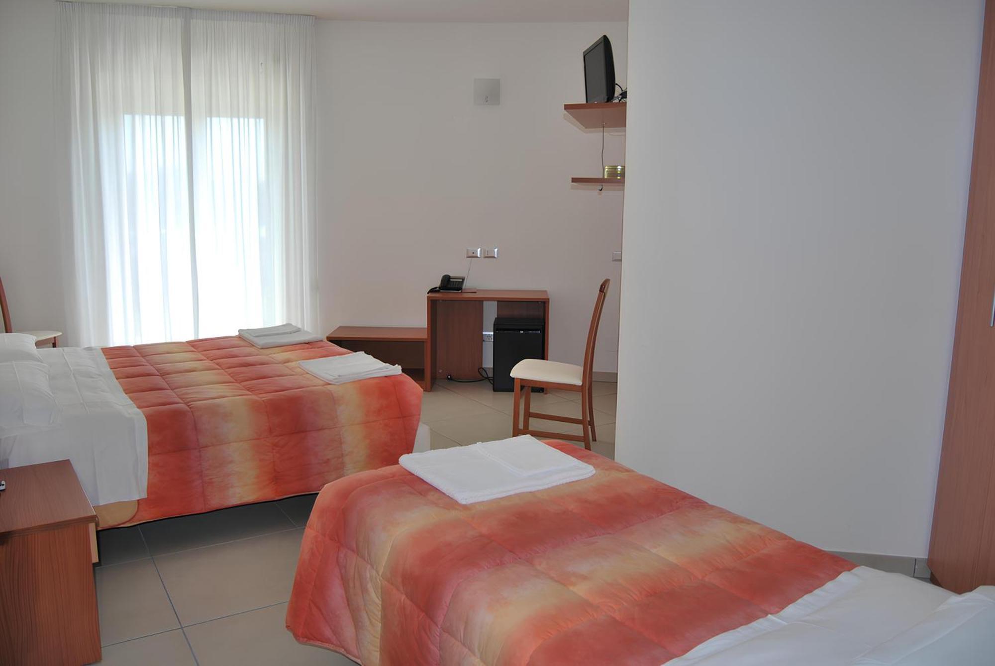 Eu Ropa Hotel Nereto Exteriör bild