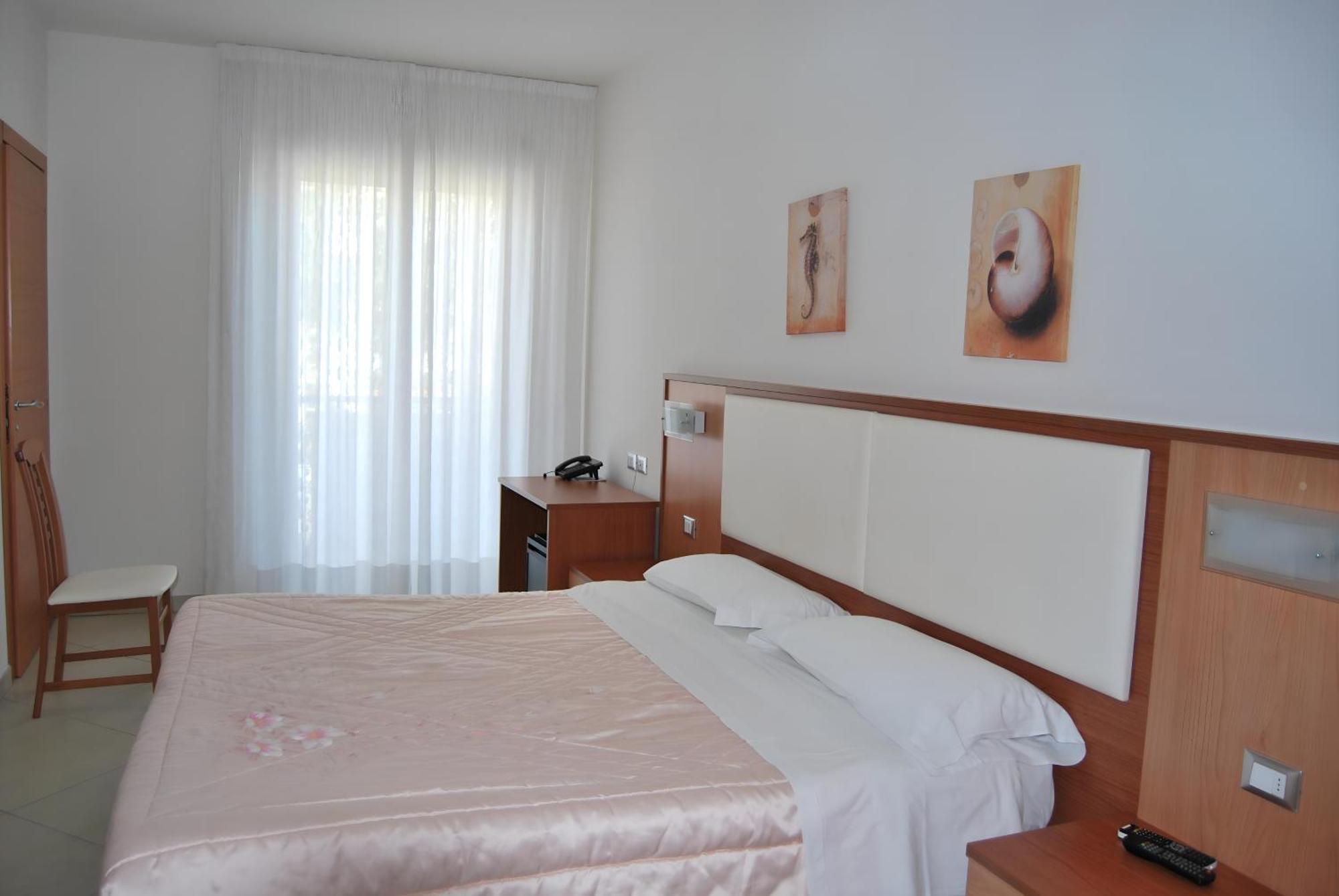 Eu Ropa Hotel Nereto Exteriör bild