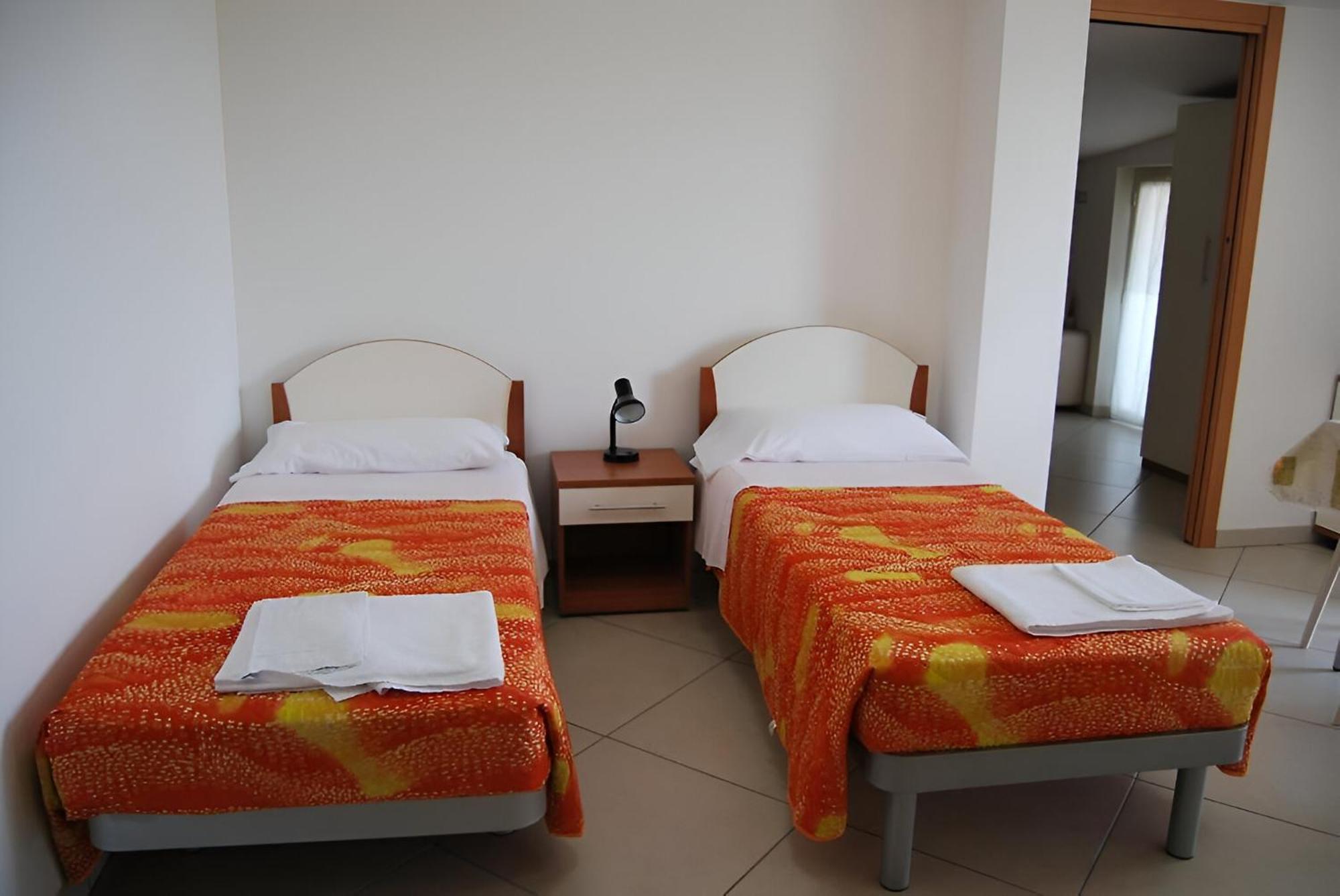 Eu Ropa Hotel Nereto Exteriör bild